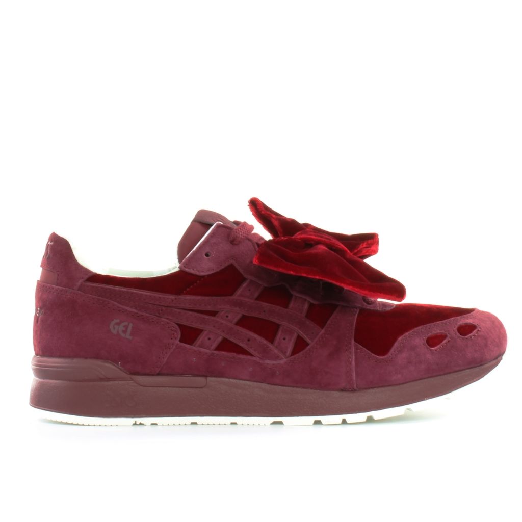 Suede Sneaker mit Samtschleife