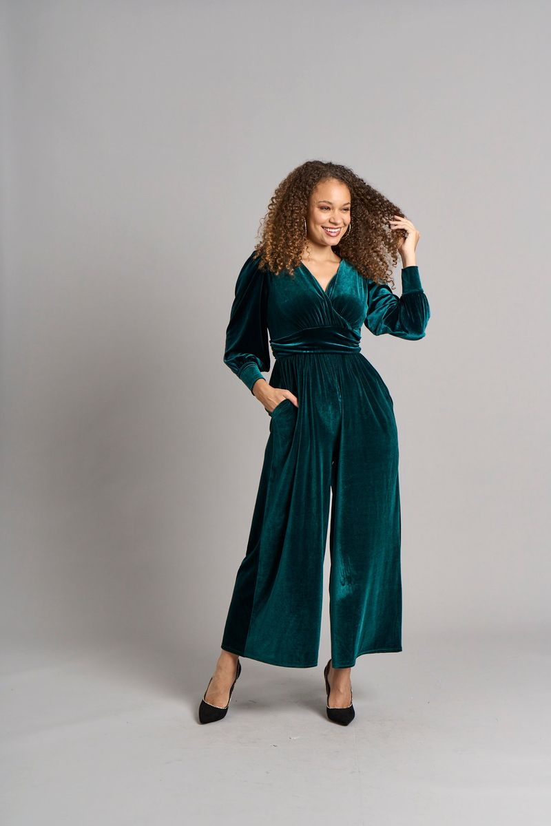 Samt-Jumpsuit mit weitem Bein