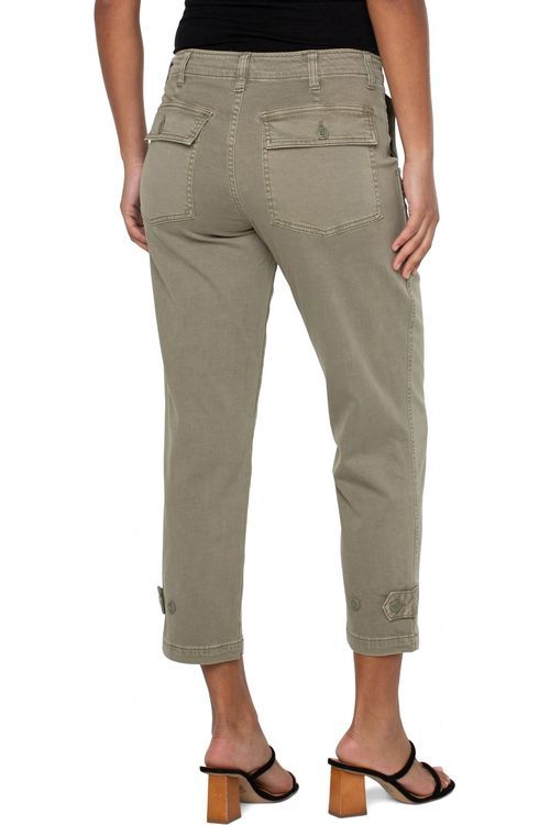 Verkürzte Cargo-Hose im Utility-Stil