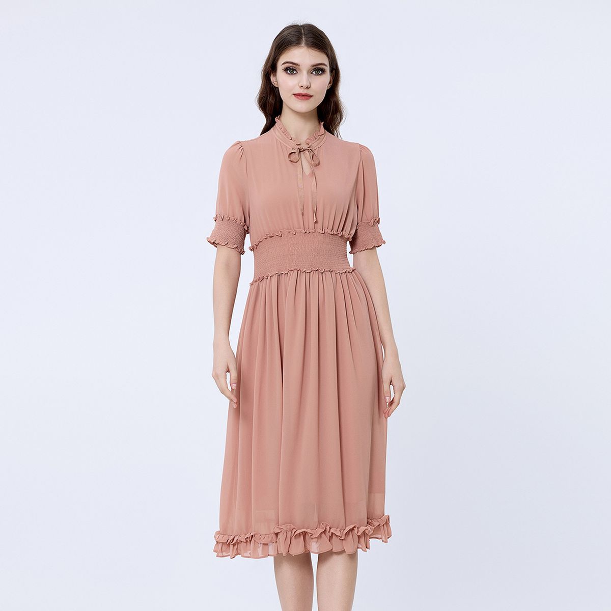 Chiffon-Midikleid mit Smok-Details und Rüschen
