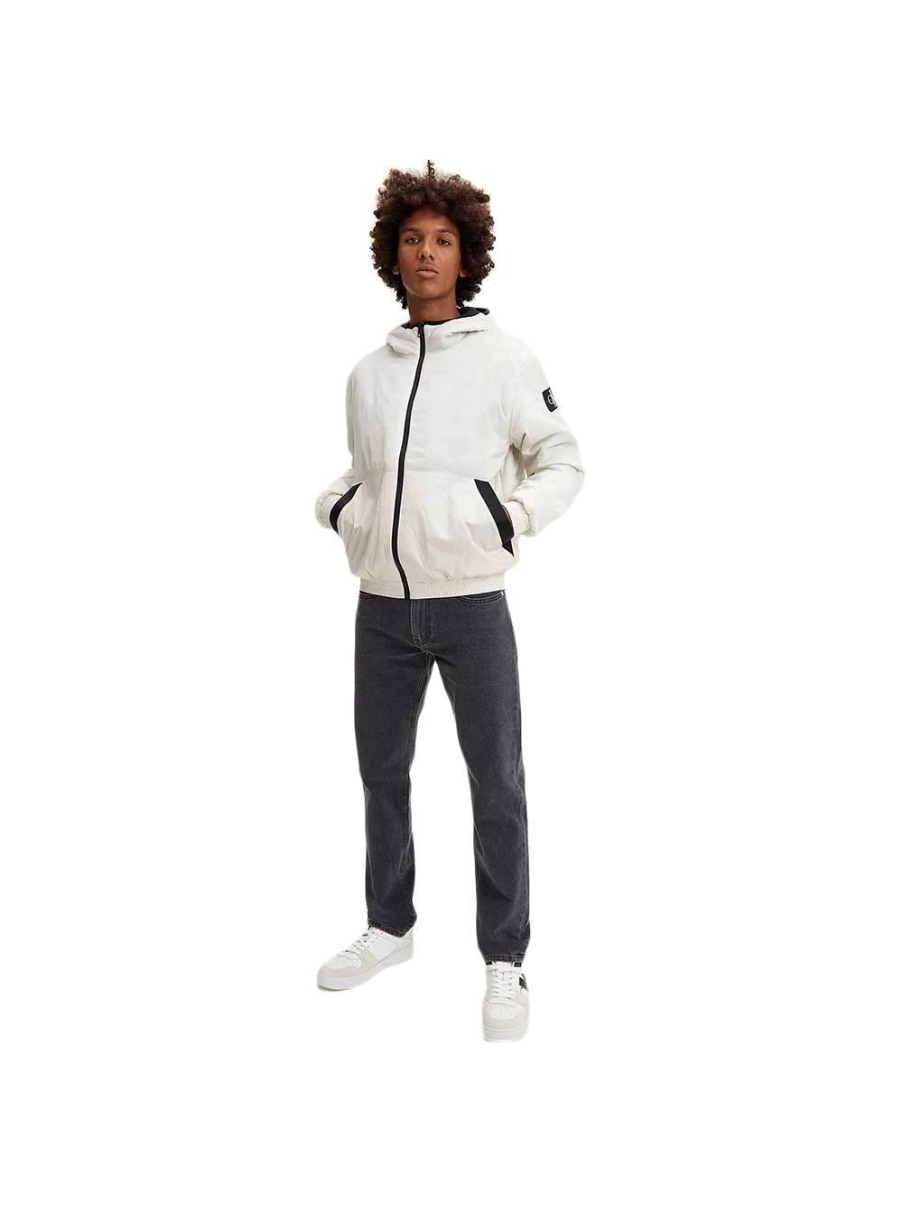 Leichte Windjacke mit Kapuze