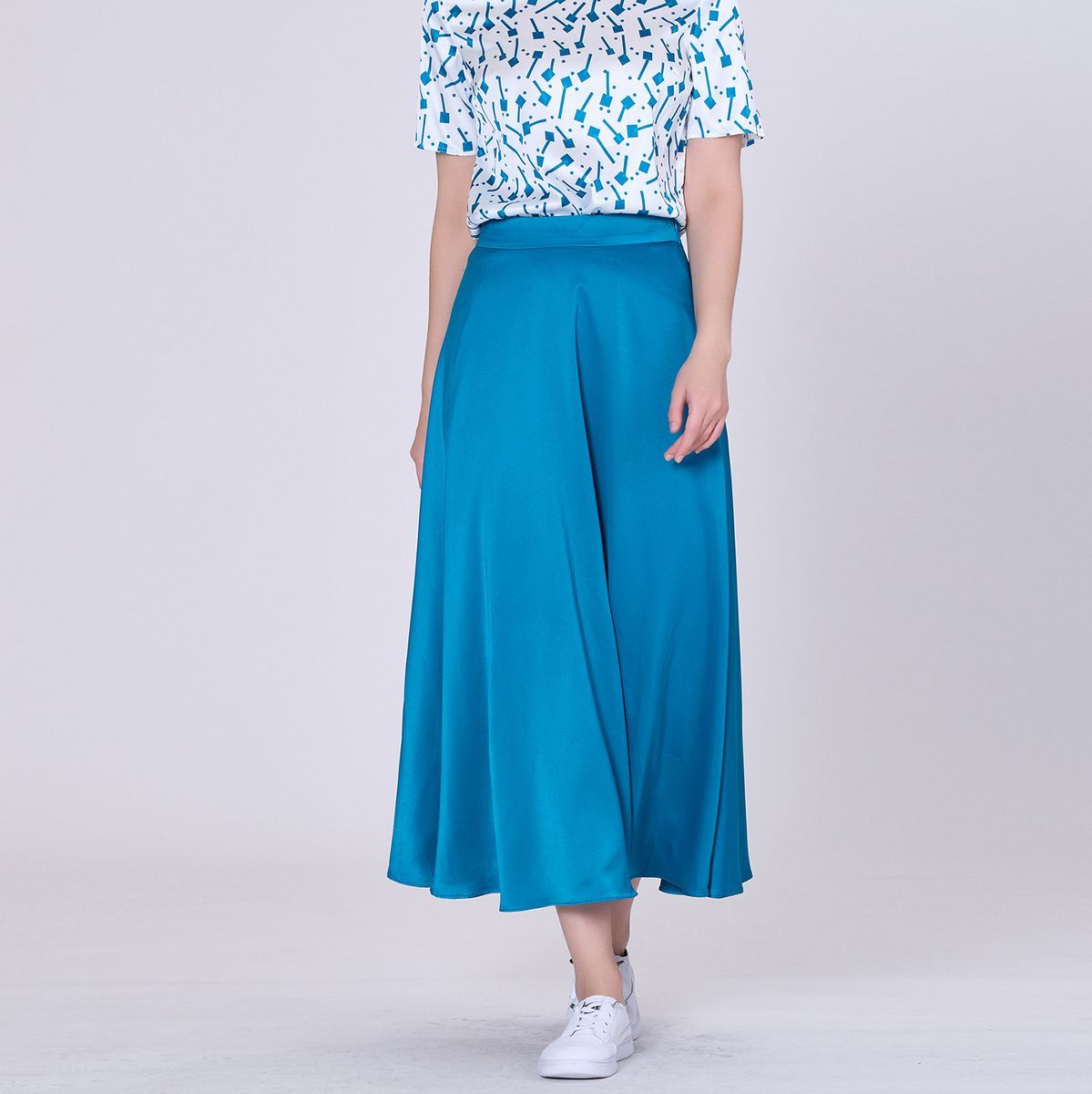 Eleganter ausgestellter Satin-Midirock