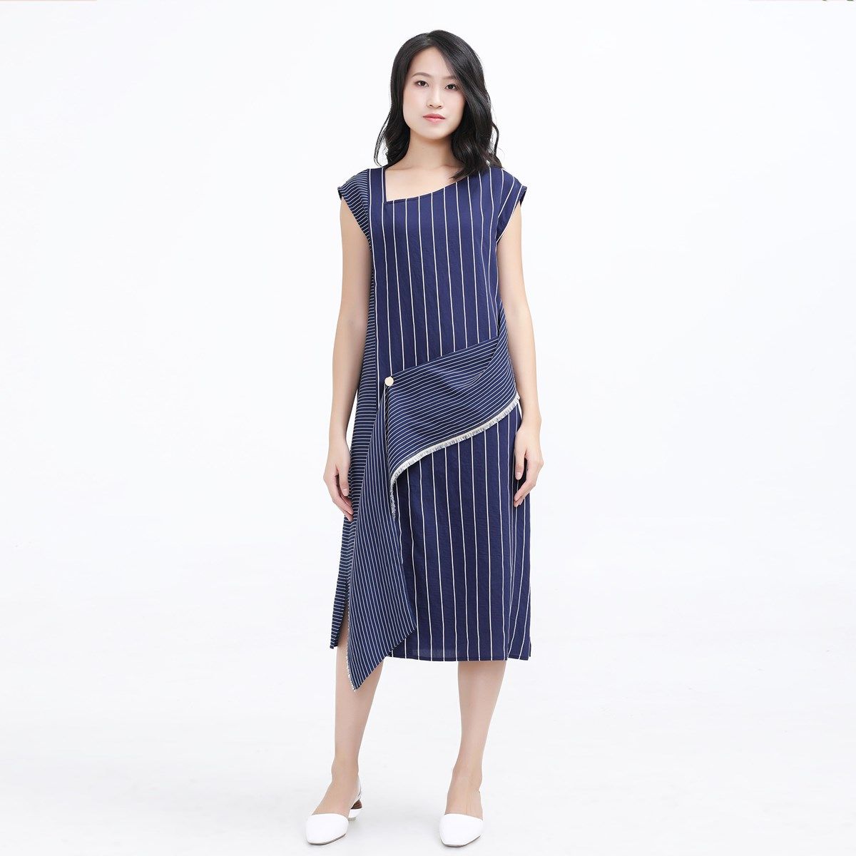 Asymmetrisches Trapez-Midikleid mit Streifen