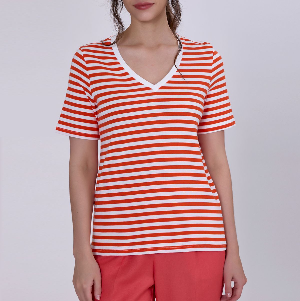 Gestreiftes T-Shirt mit V-Ausschnitt