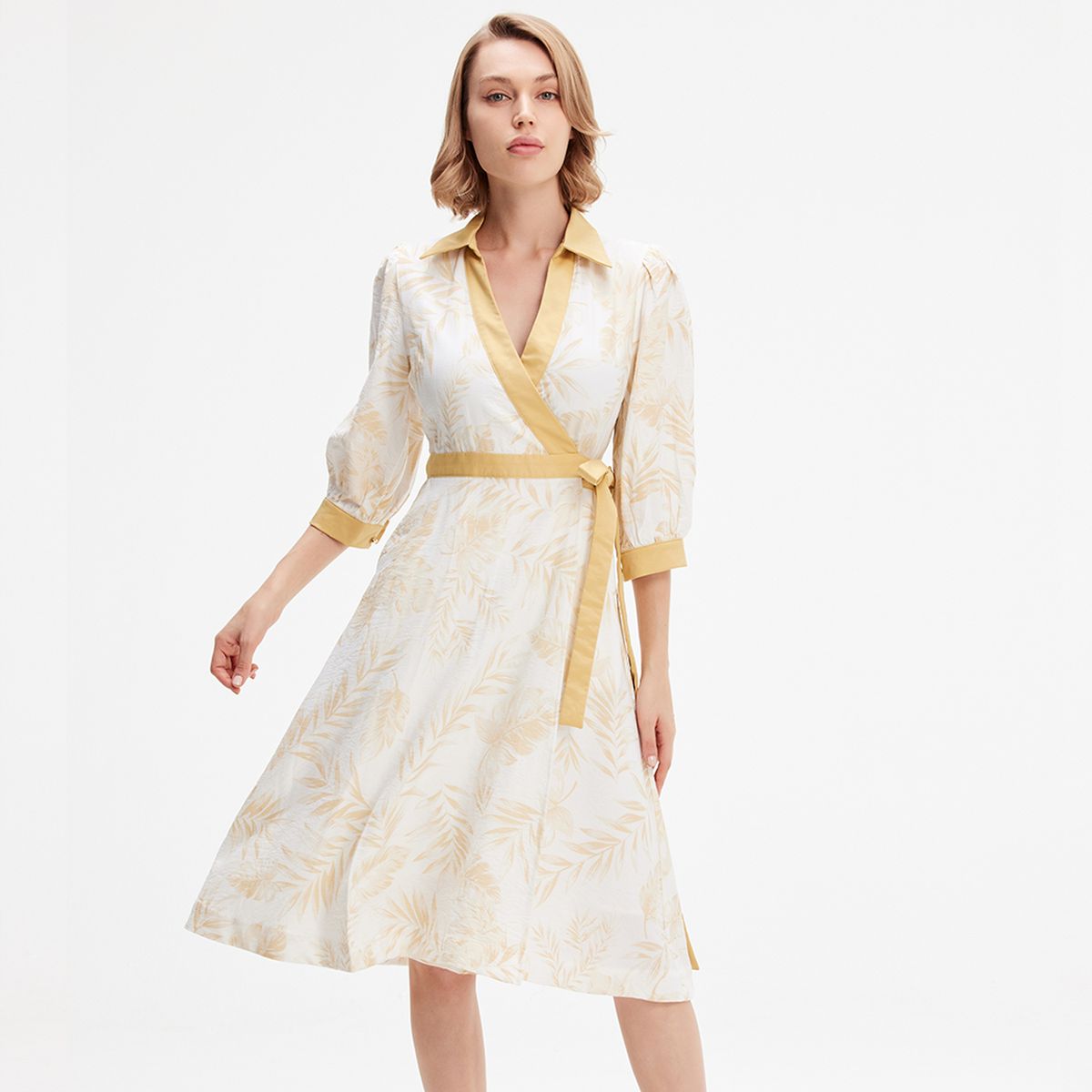 Midi-Wickelkleid mit tropischem Blattmuster