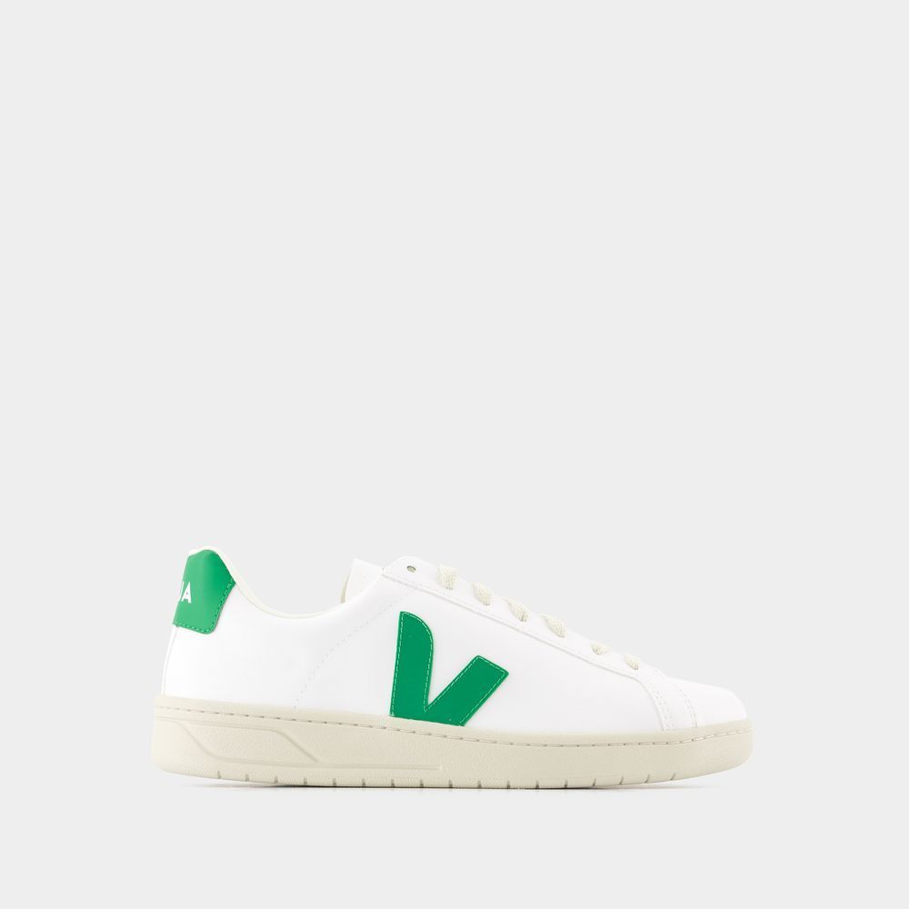Minimalistische Sneaker aus Kunstleder