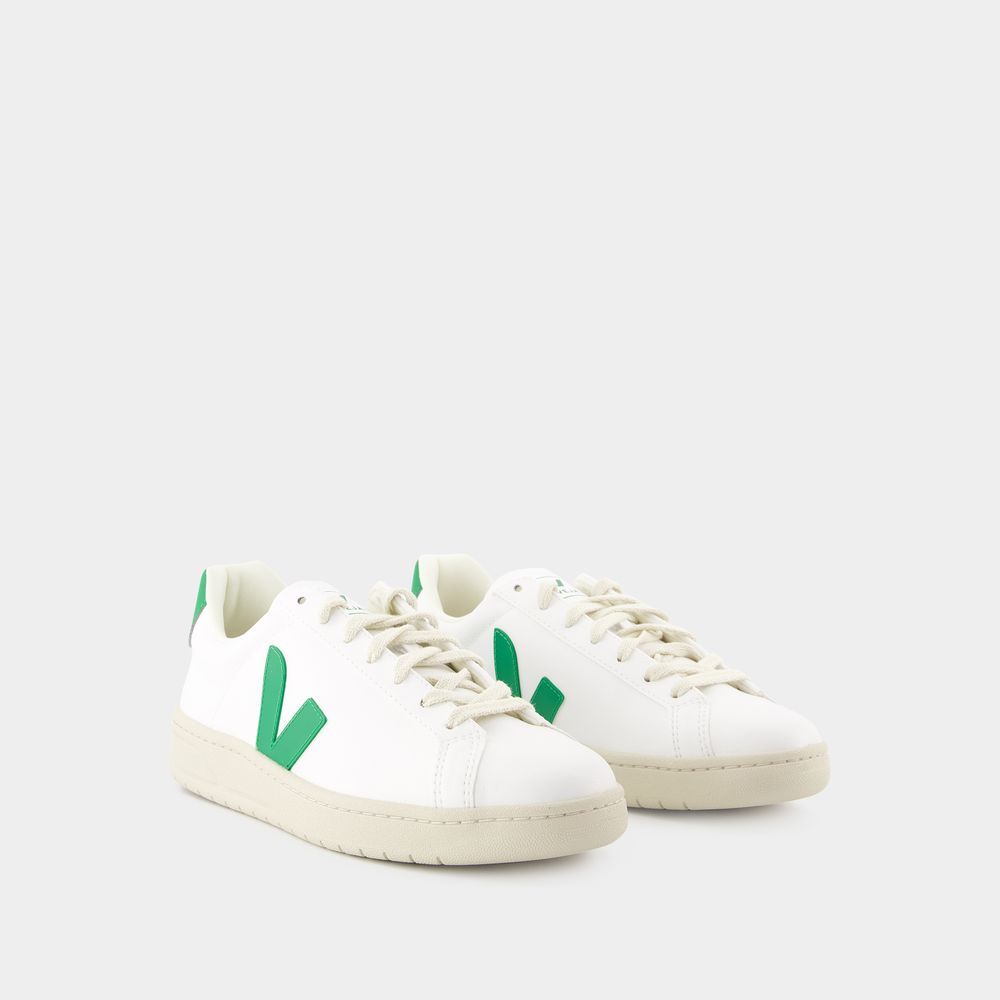 Minimalistische Sneaker aus Kunstleder