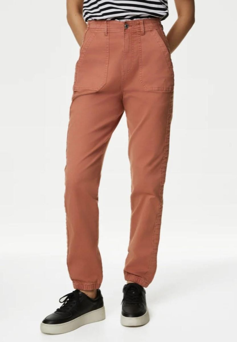 Schmal geschnittene Chino-Jogginghose