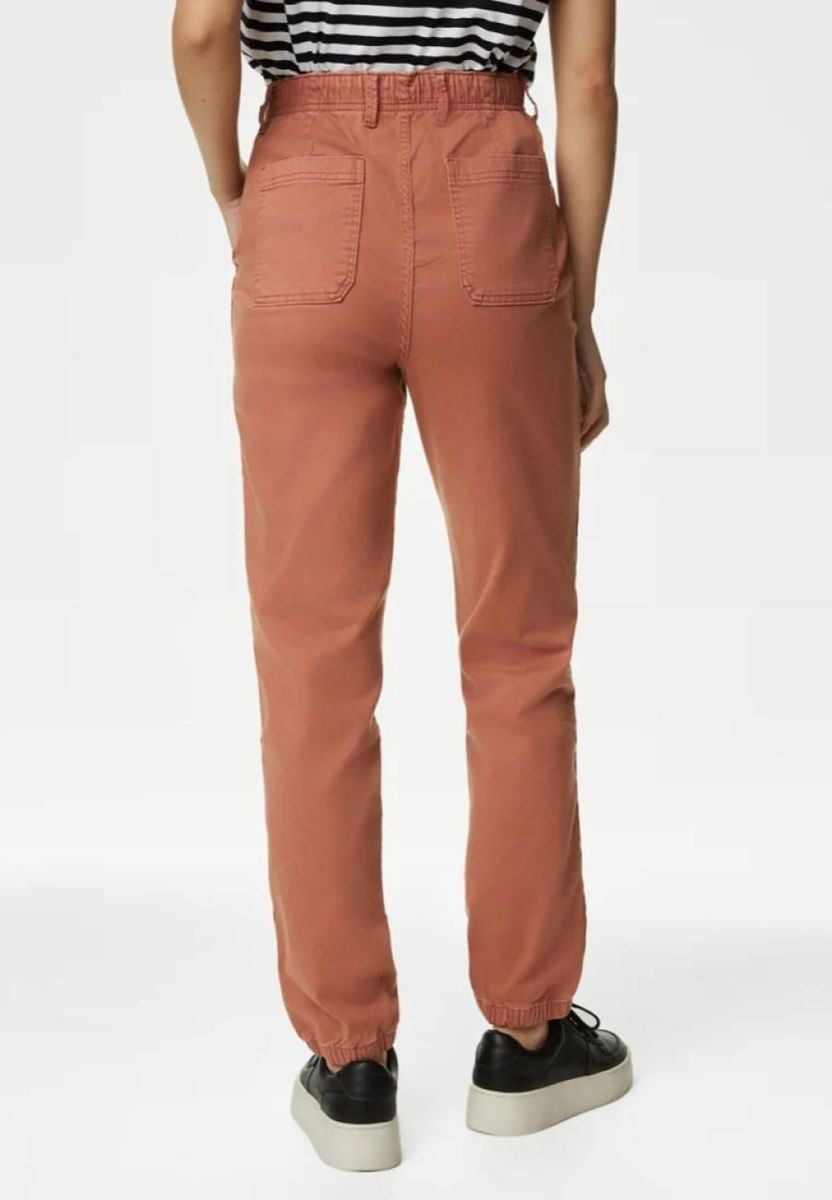 Schmal geschnittene Chino-Jogginghose