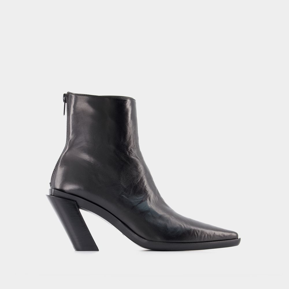 Stiefeletten mit skulpturalem Absatz