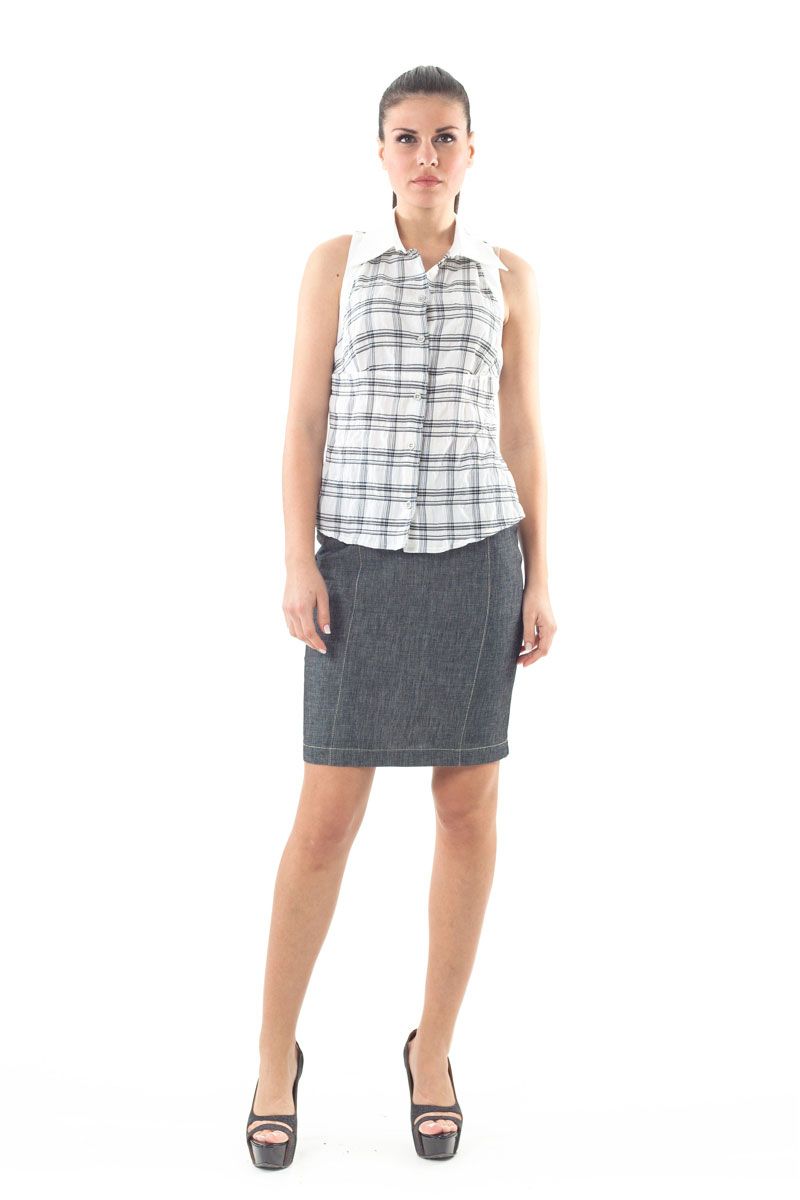 Ärmellose Karo-Bluse mit Kontrastkragen