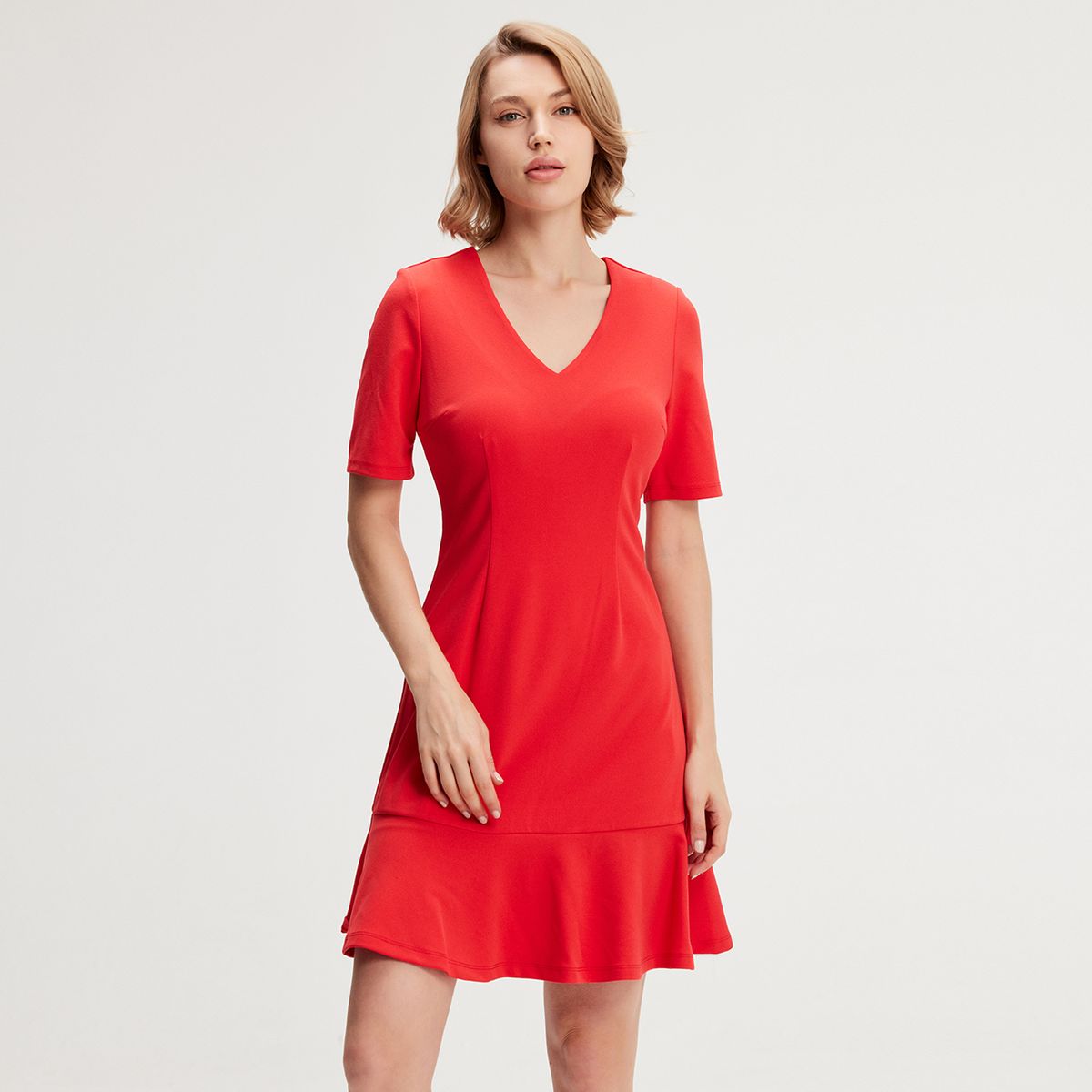Minimalistisches Jerseykleid mit V-Ausschnitt
