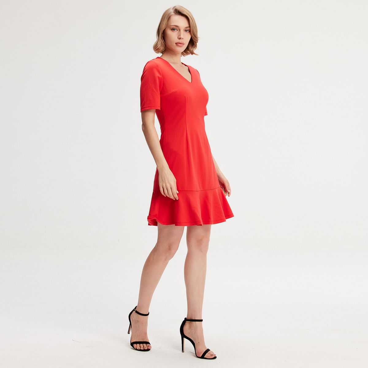 Minimalistisches Jerseykleid mit V-Ausschnitt