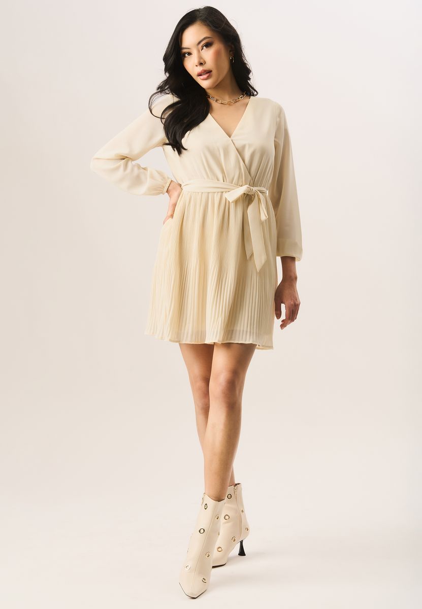 Plissiertes Langarm-Wickel-Minikleid