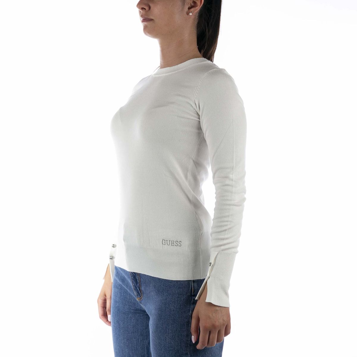 Klassischer Rundhalspullover mit Knopfdetails