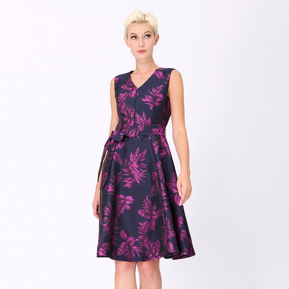 Elegantes Brokat-Skaterkleid mit Blumenmuster