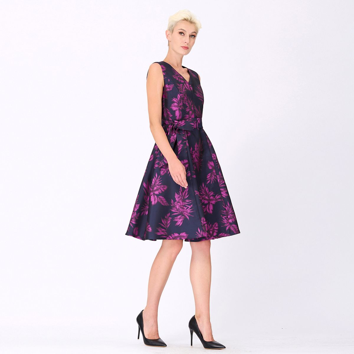 Elegantes Brokat-Skaterkleid mit Blumenmuster