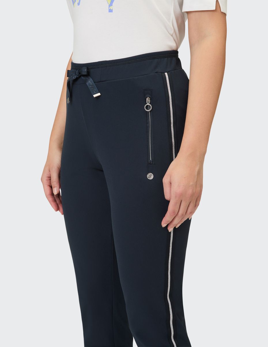 Schmale Sporthose mit Kordelzug