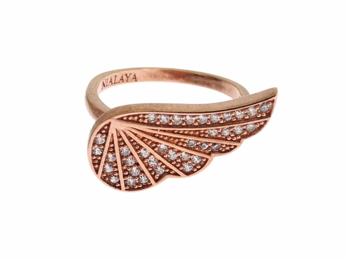 Funkelnder Ring mit Flügel-Motiv