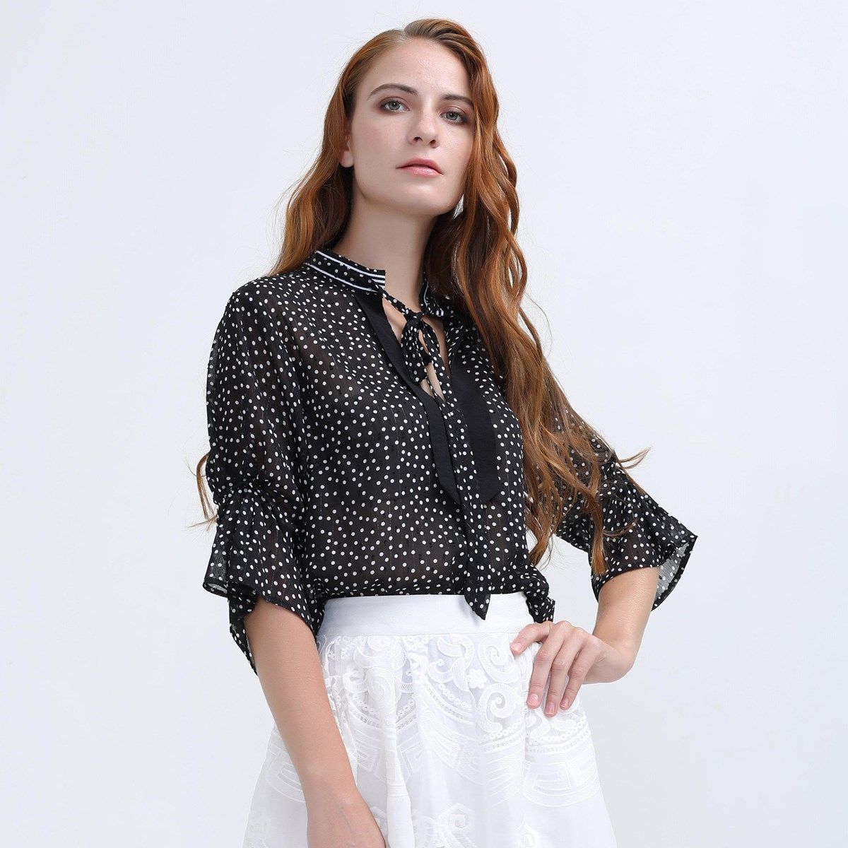Polka-Dot-Chiffonbluse mit Tulpenärmeln