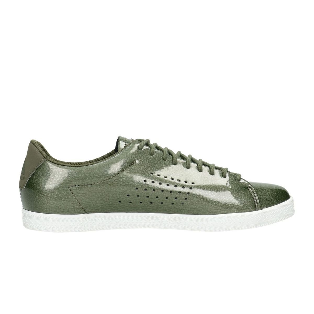Glänzende strukturierte Low-Top-Trainer