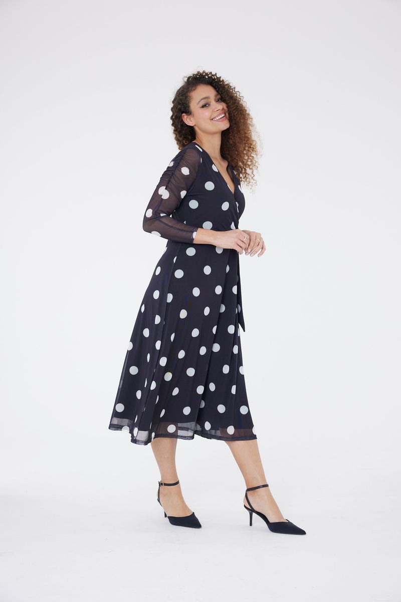 Gepunktetes Mesh-Wickelkleid