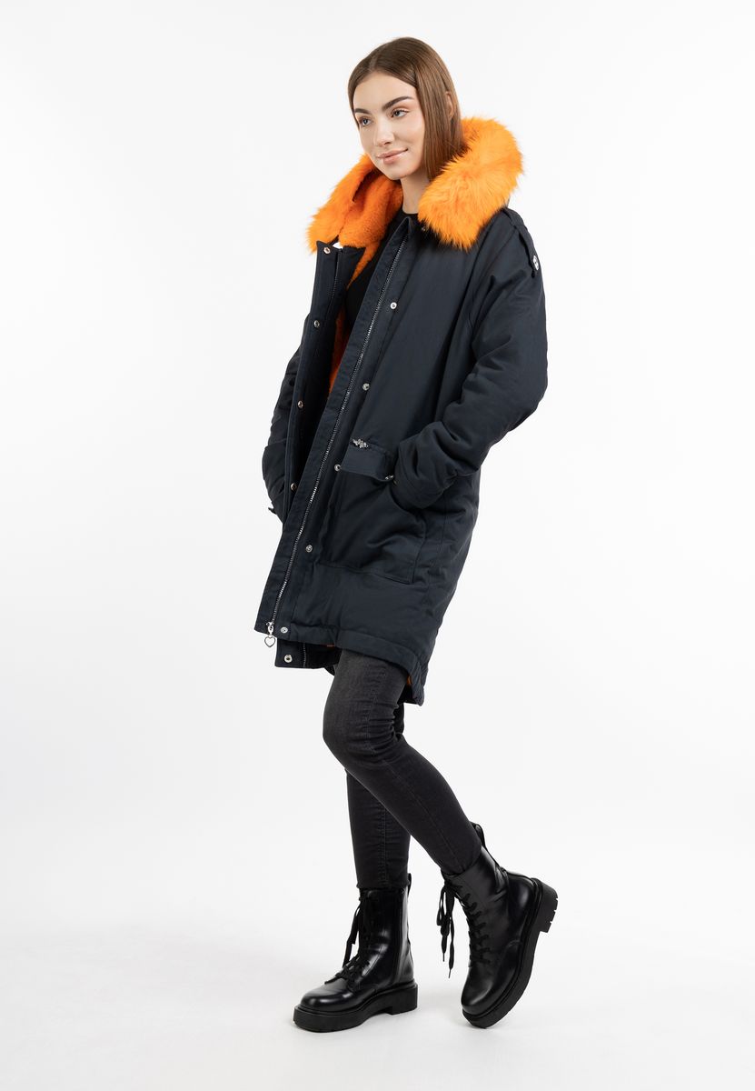 Winterparka mit farbigem Kunstfellbesatz