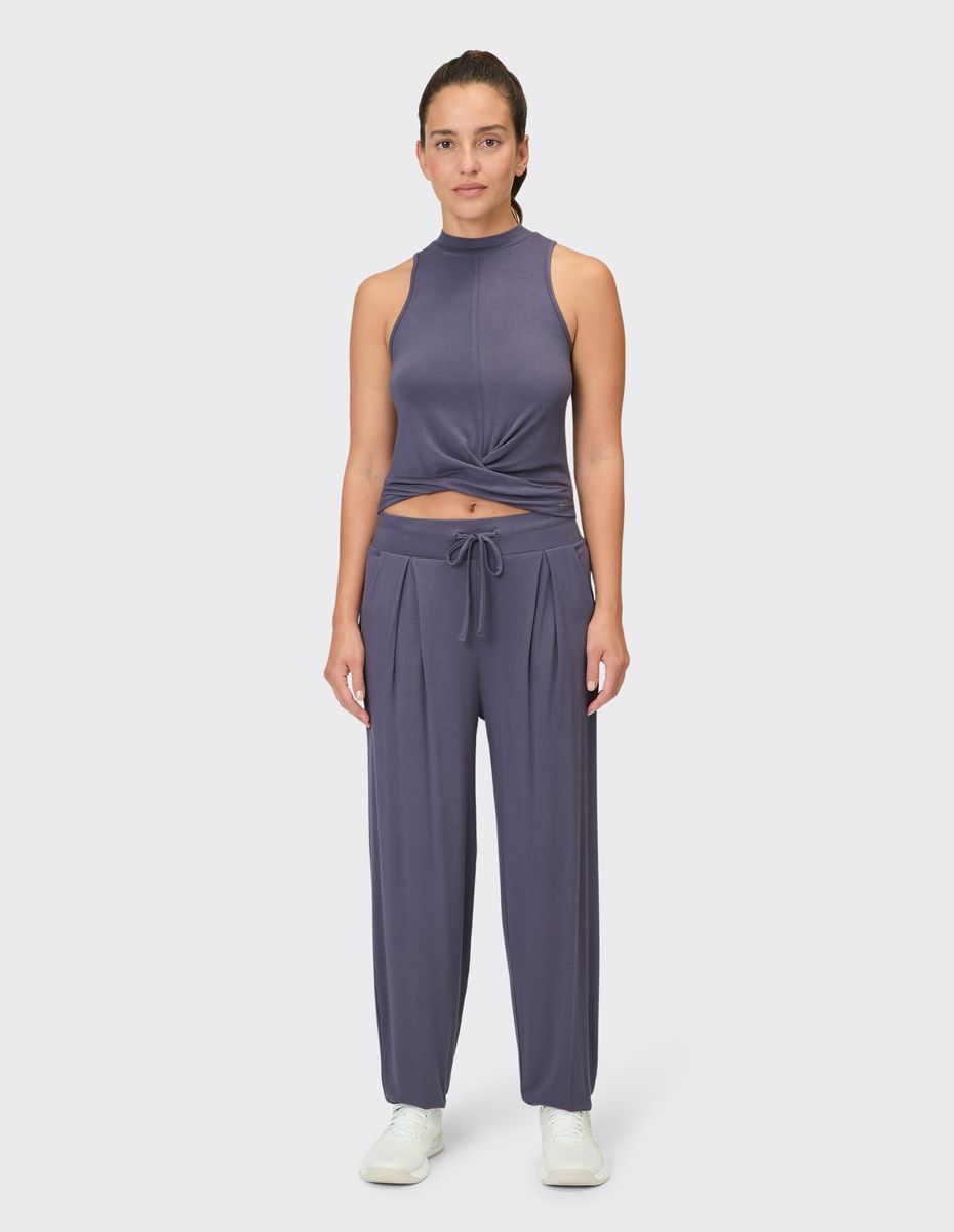 Lockere Yoga-Hose mit Falten