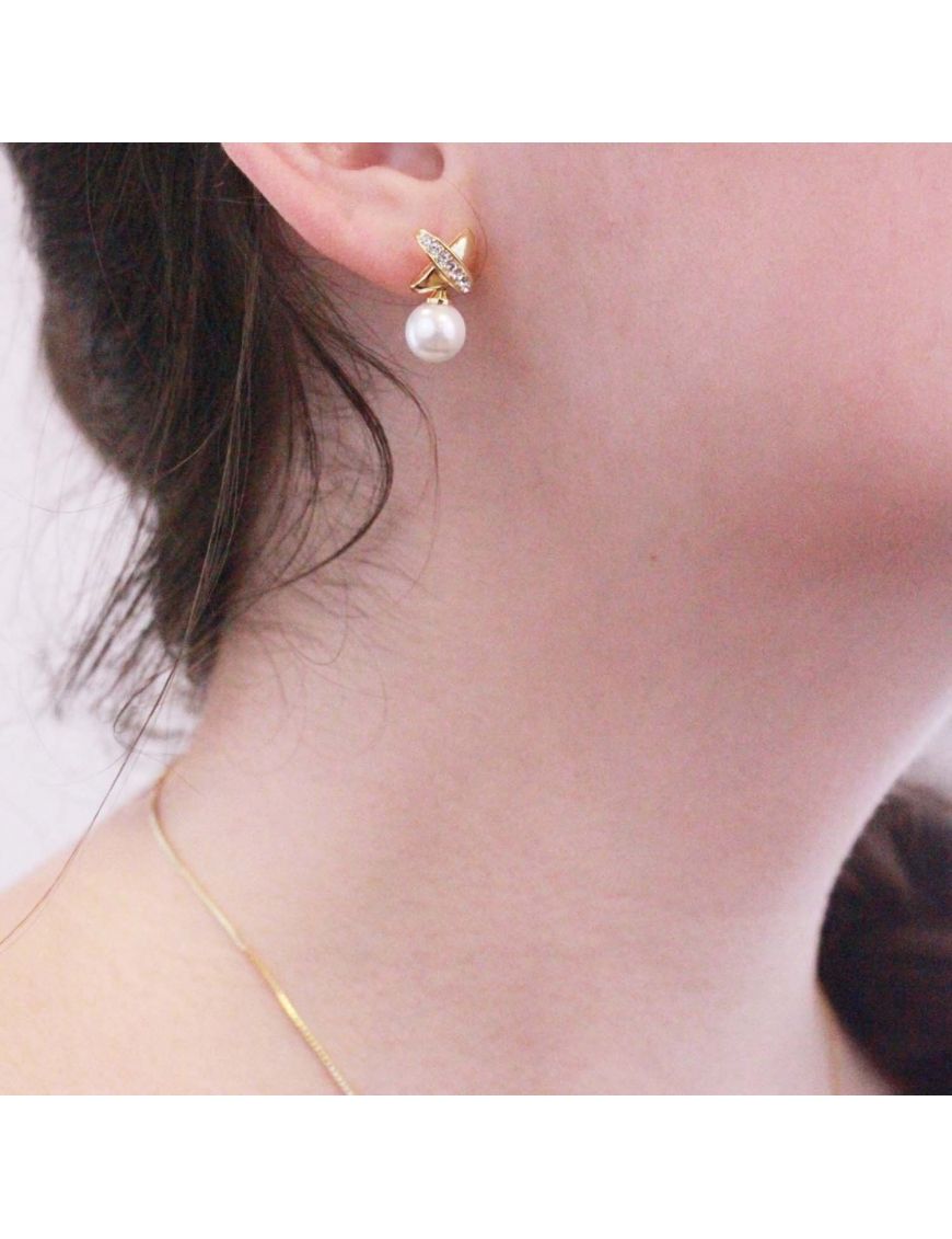 Elegante Perlenohrringe mit Kristallen
