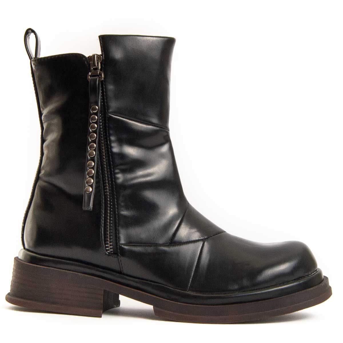 Modische Stiefeletten mit verzierten Reißverschlüssen