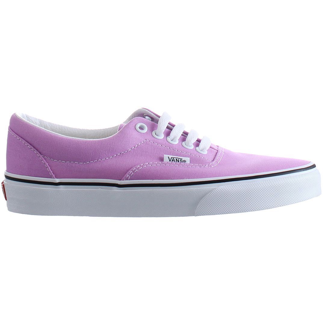 Klassische Schnürsneaker aus Canvas