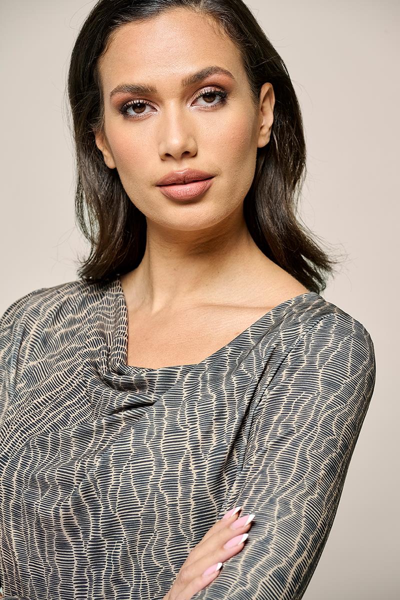 Langarmshirt mit asymmetrischem Wasserfallkragen