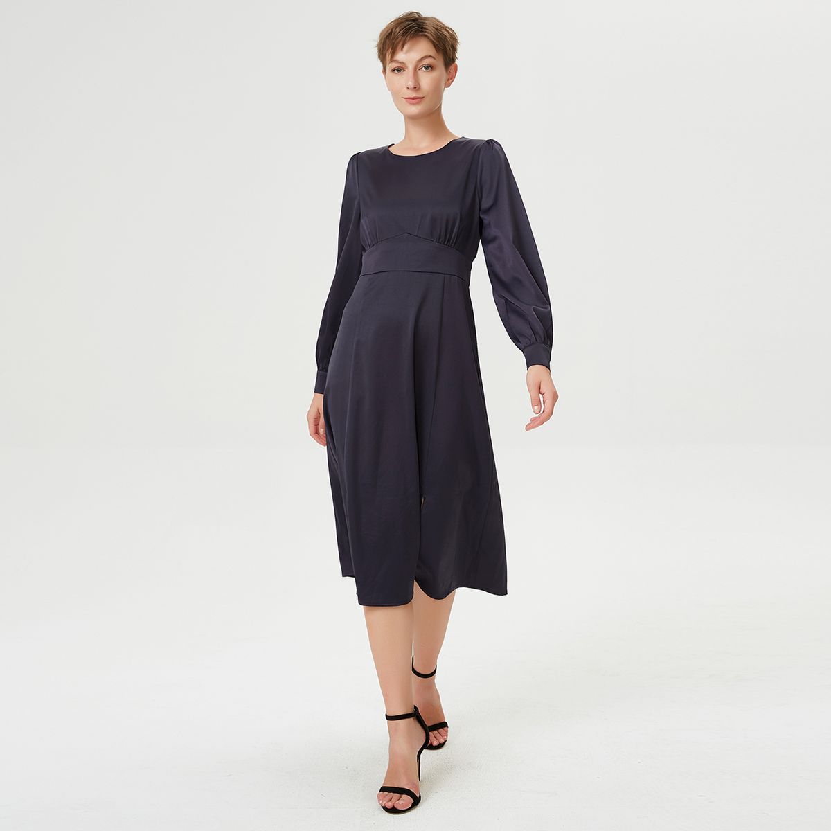 Fließendes ausgestelltes Midikleid