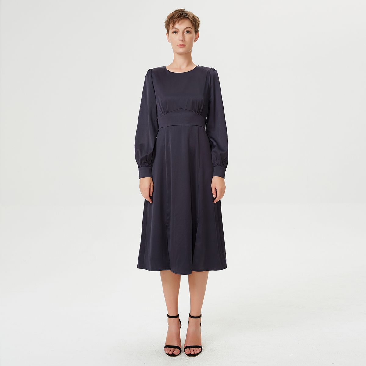 Fließendes ausgestelltes Midikleid
