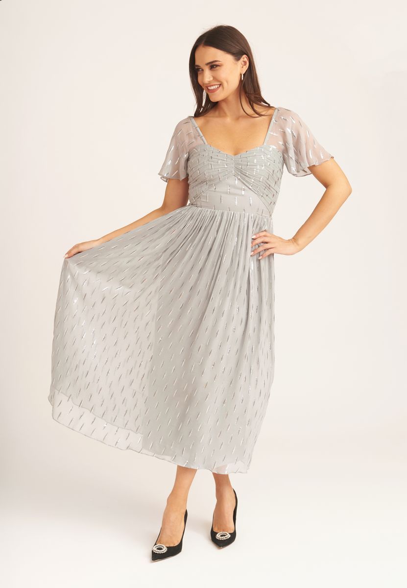 Schimmerndes Metallic-Midikleid mit Engelsärmeln