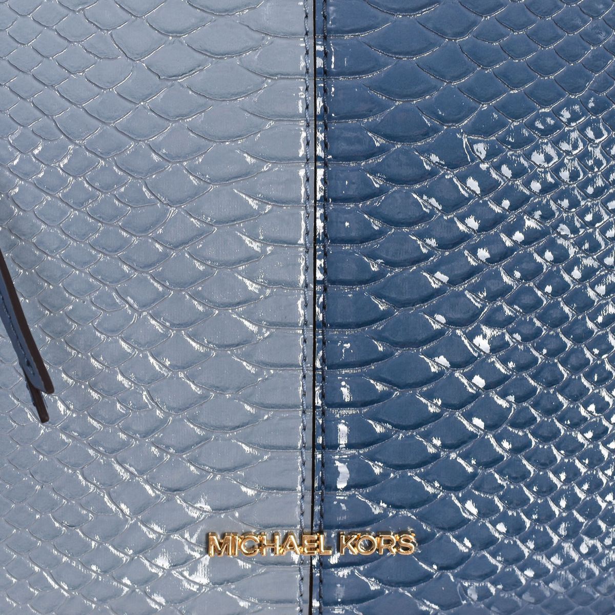Zweifarbige Schultertasche mit Schlangenmuster