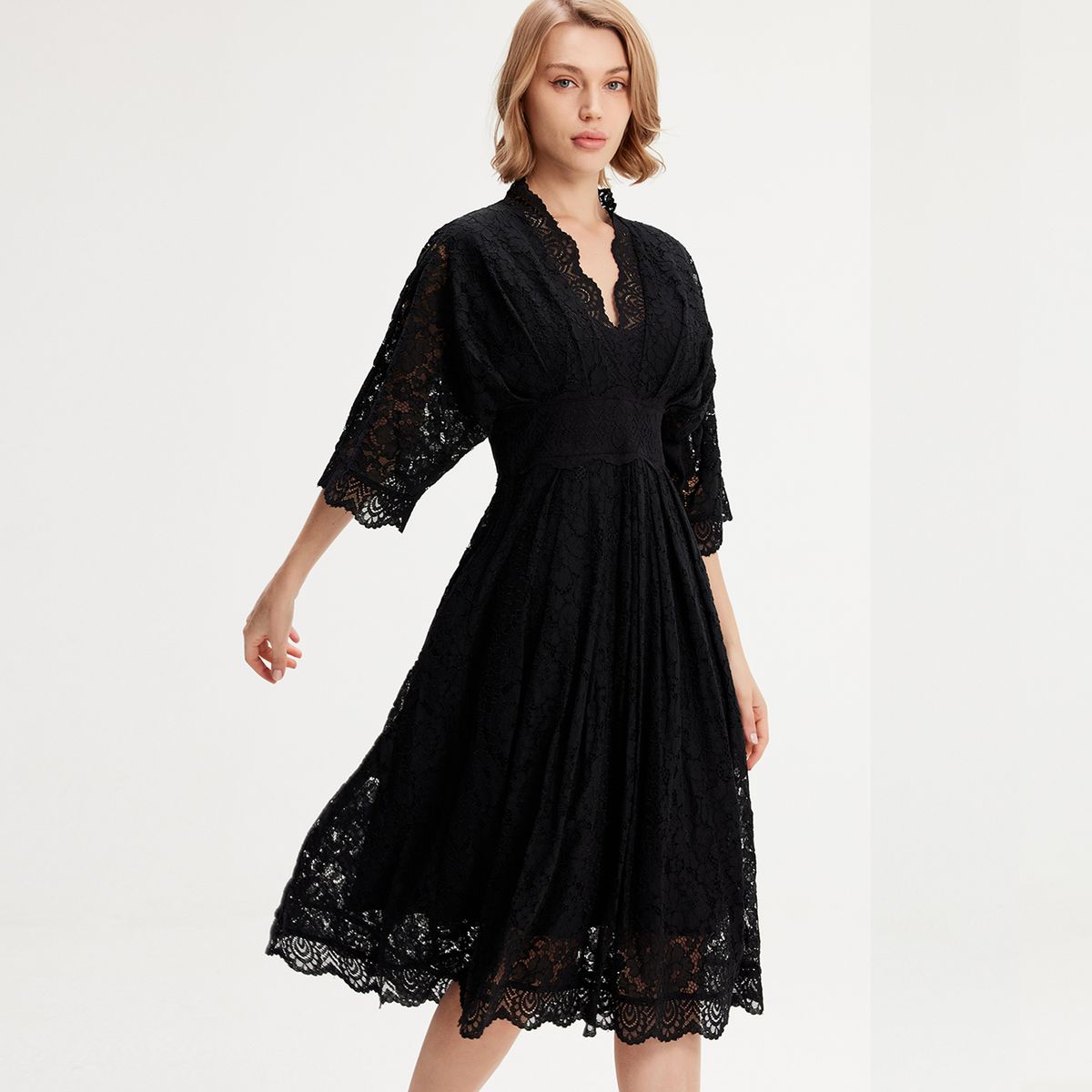 Elegantes Spitzen-Midikleid mit Kimono-Ärmeln