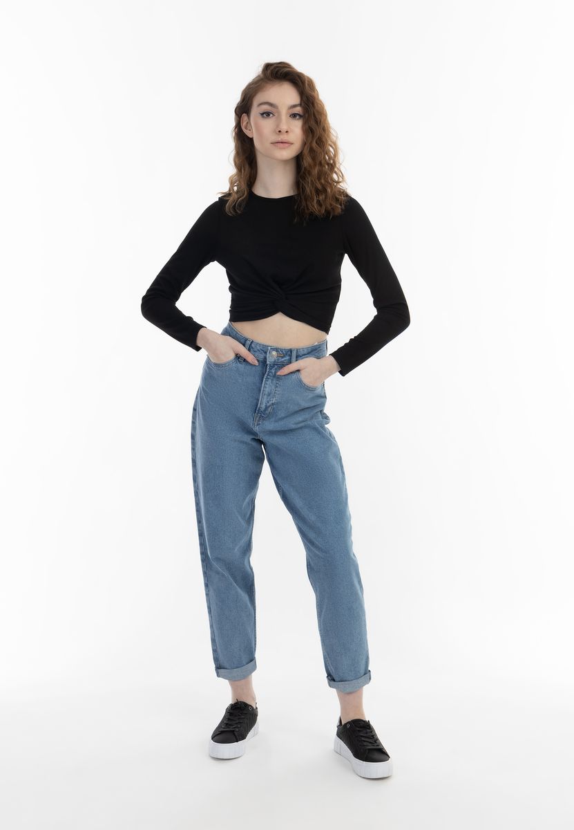 Geripptes Kurzshirt mit Knotendetail