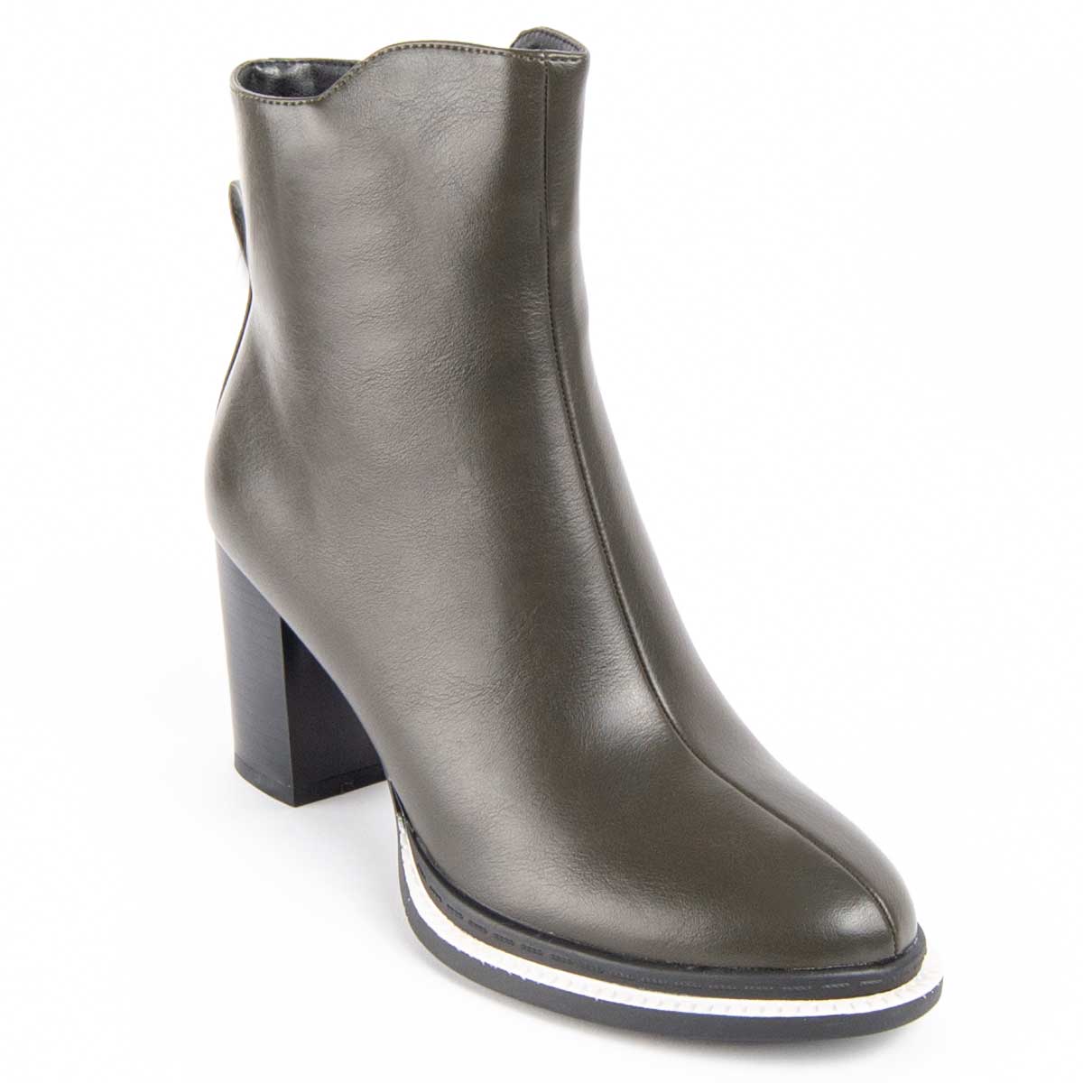 Zeitlose Stiefeletten mit Blockabsatz