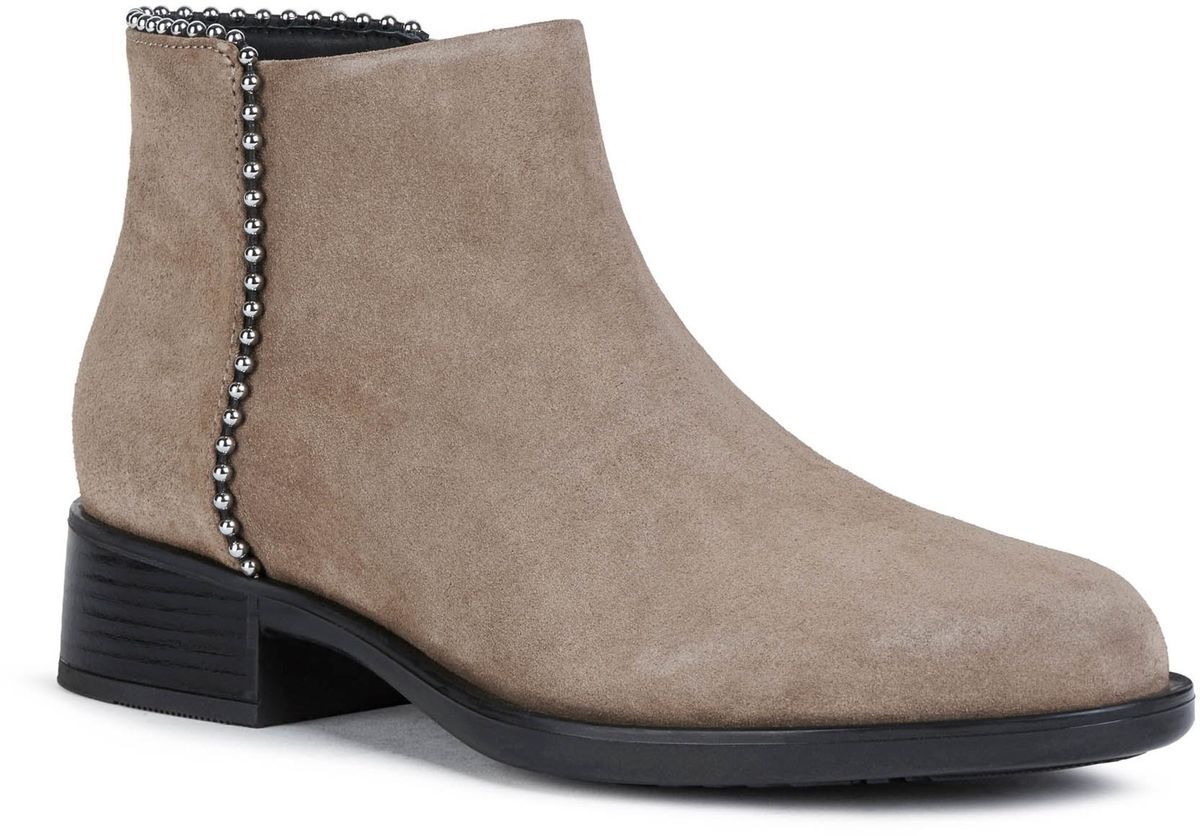 Wildleder-Stiefeletten mit Nieten