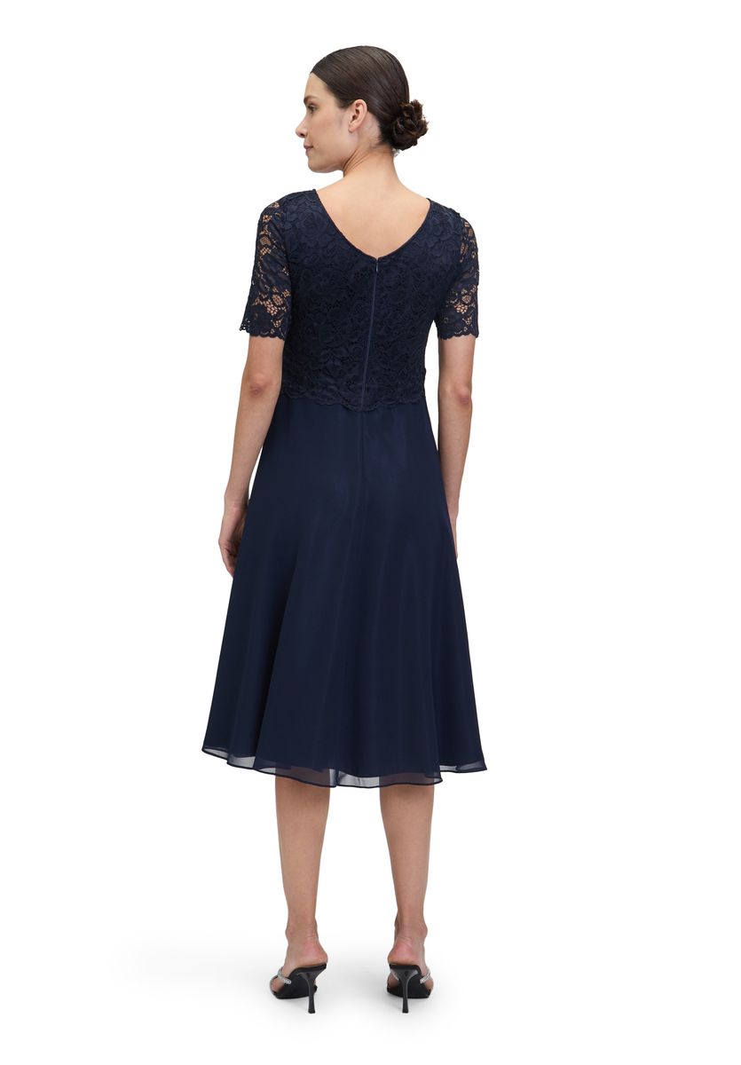 Cocktailkleid mit floraler Spitze