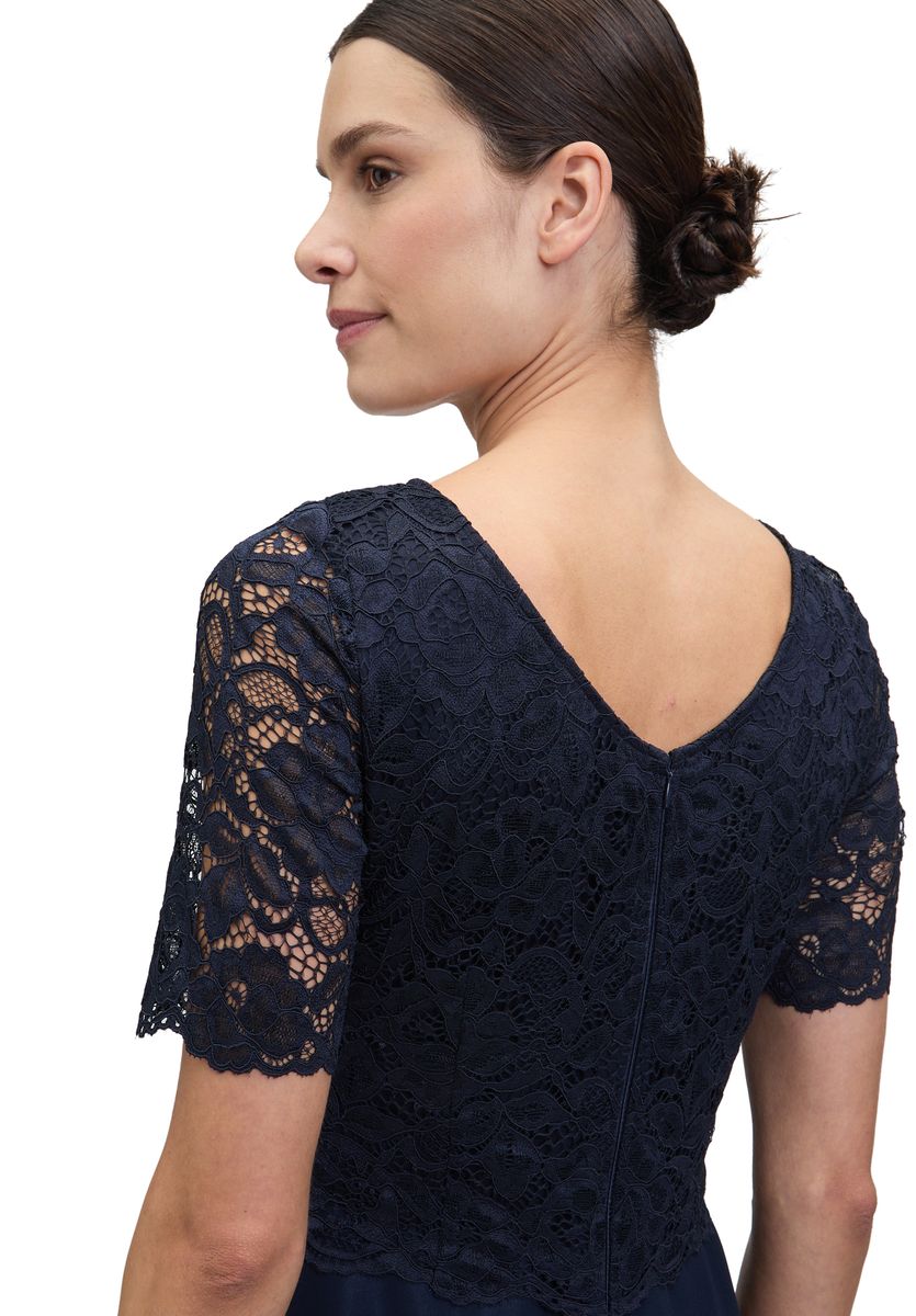 Cocktailkleid mit floraler Spitze