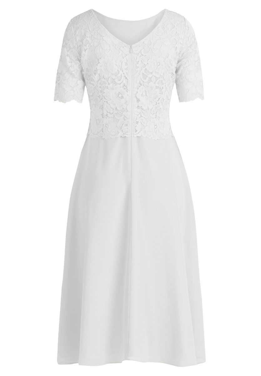 Ausgestelltes Midikleid mit Spitzenoberteil