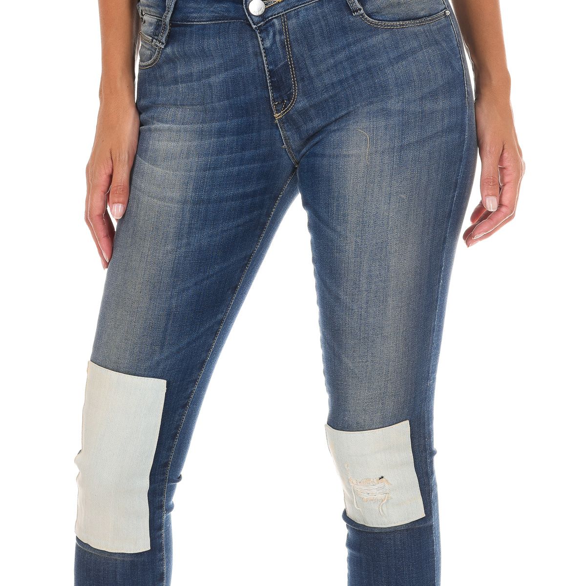 Distressed Skinny-Jeans mit Patches