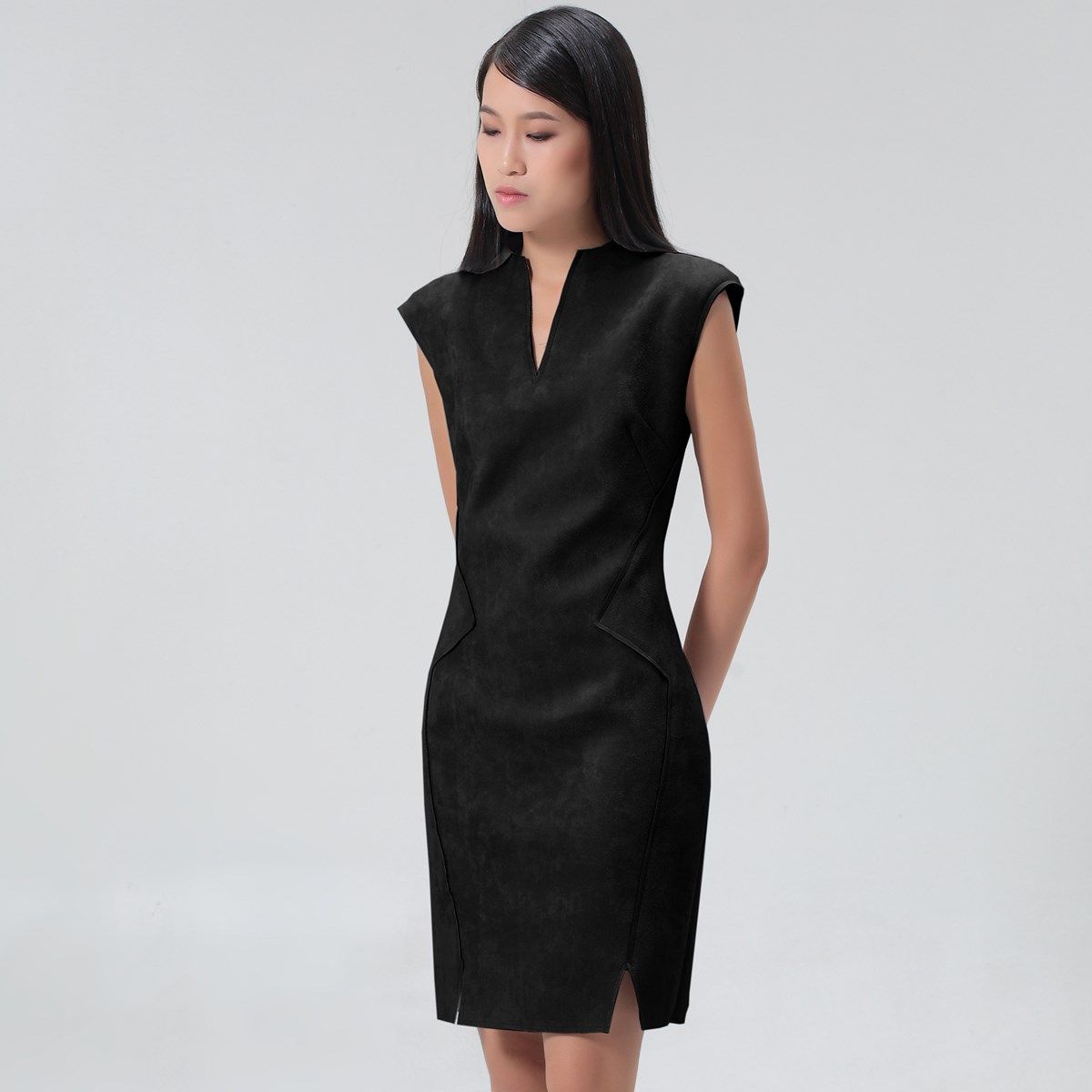 Geometrisches Tailliertes Kleid in Wildlederoptik