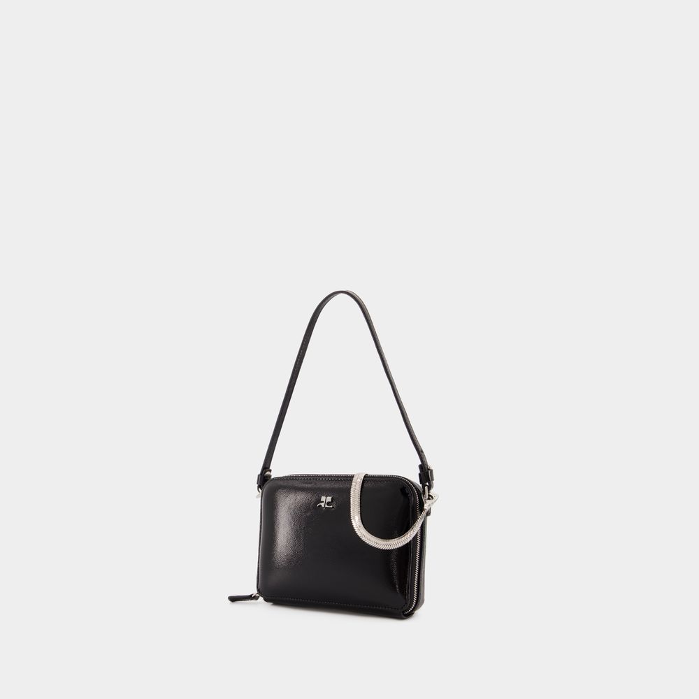 Glänzende Box-Tasche mit Ketten-Detail
