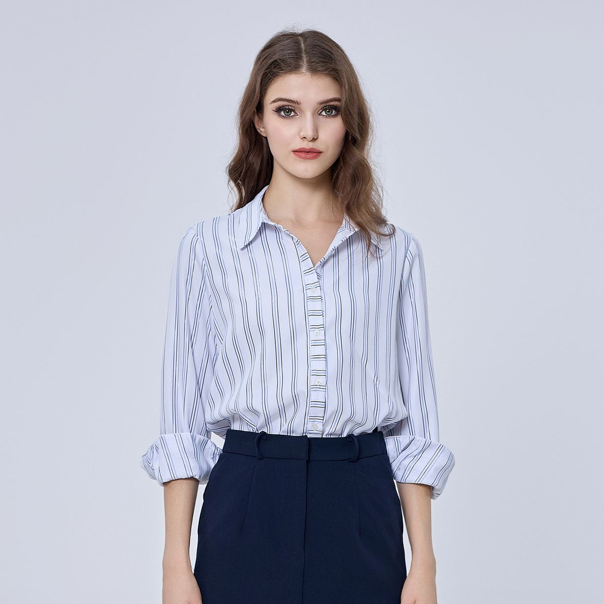 Klassisches gestreiftes Button-Down Hemd