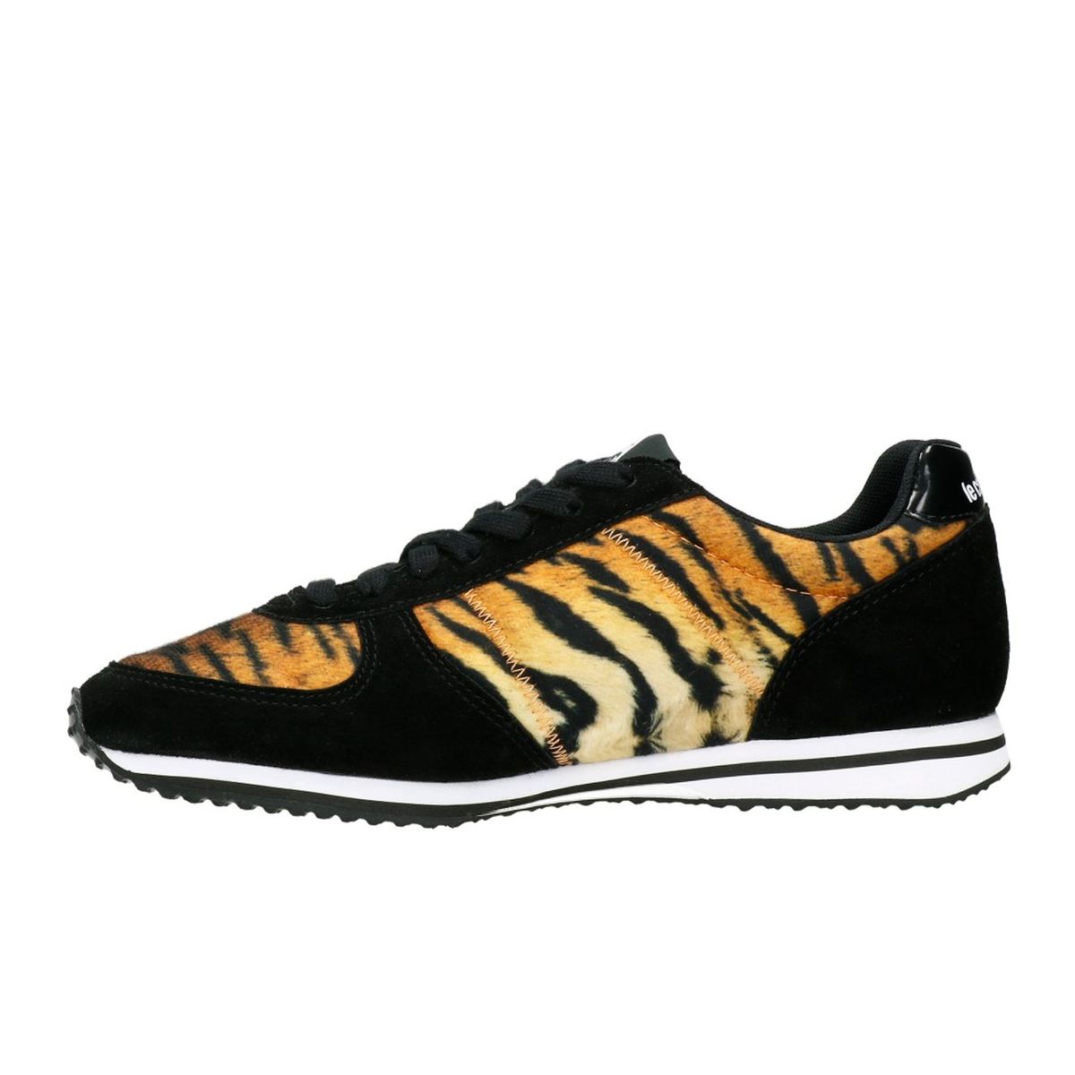 Sneaker mit Tigermuster aus Kunstfell