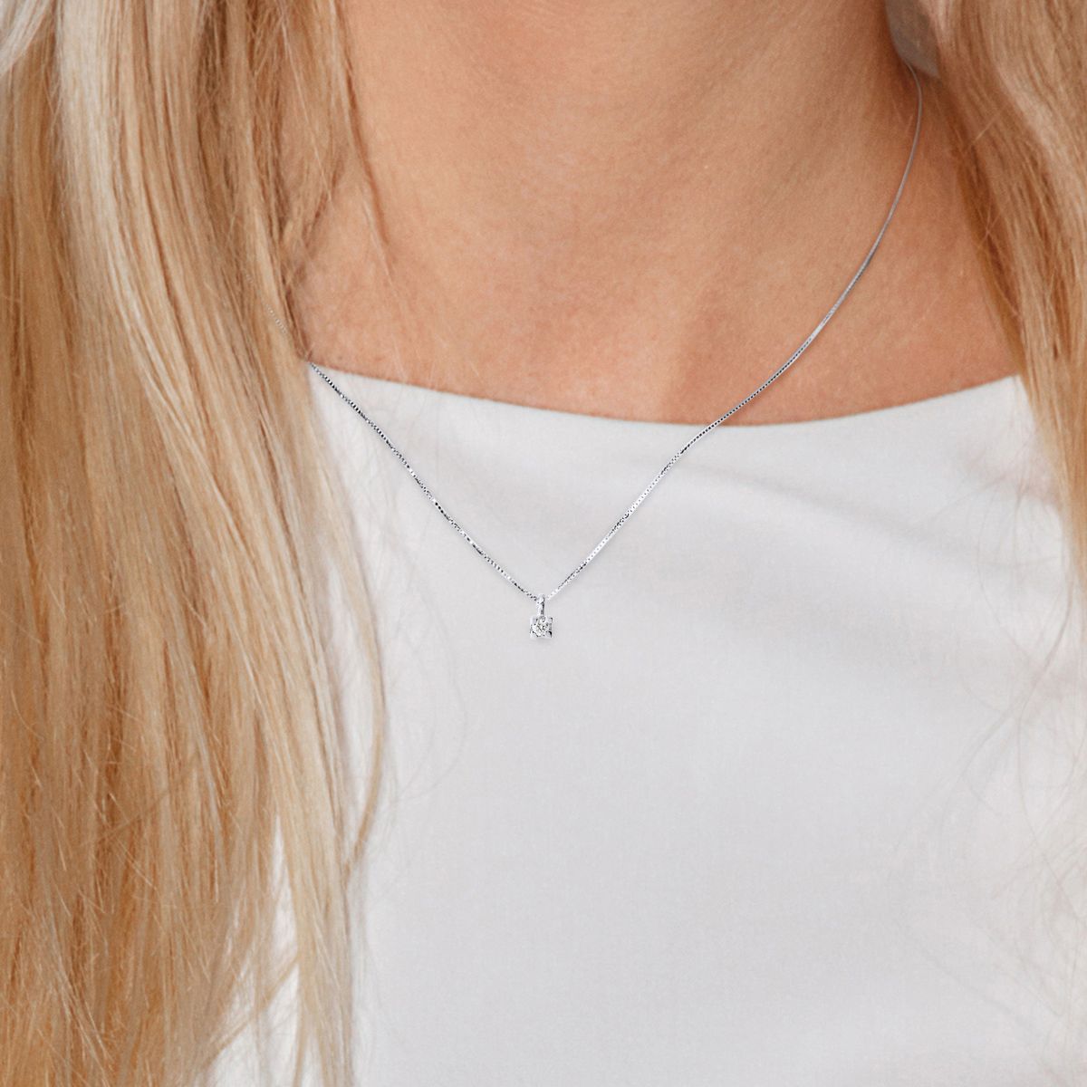 Solitär-Diamantanhänger-Halskette in Quadratform