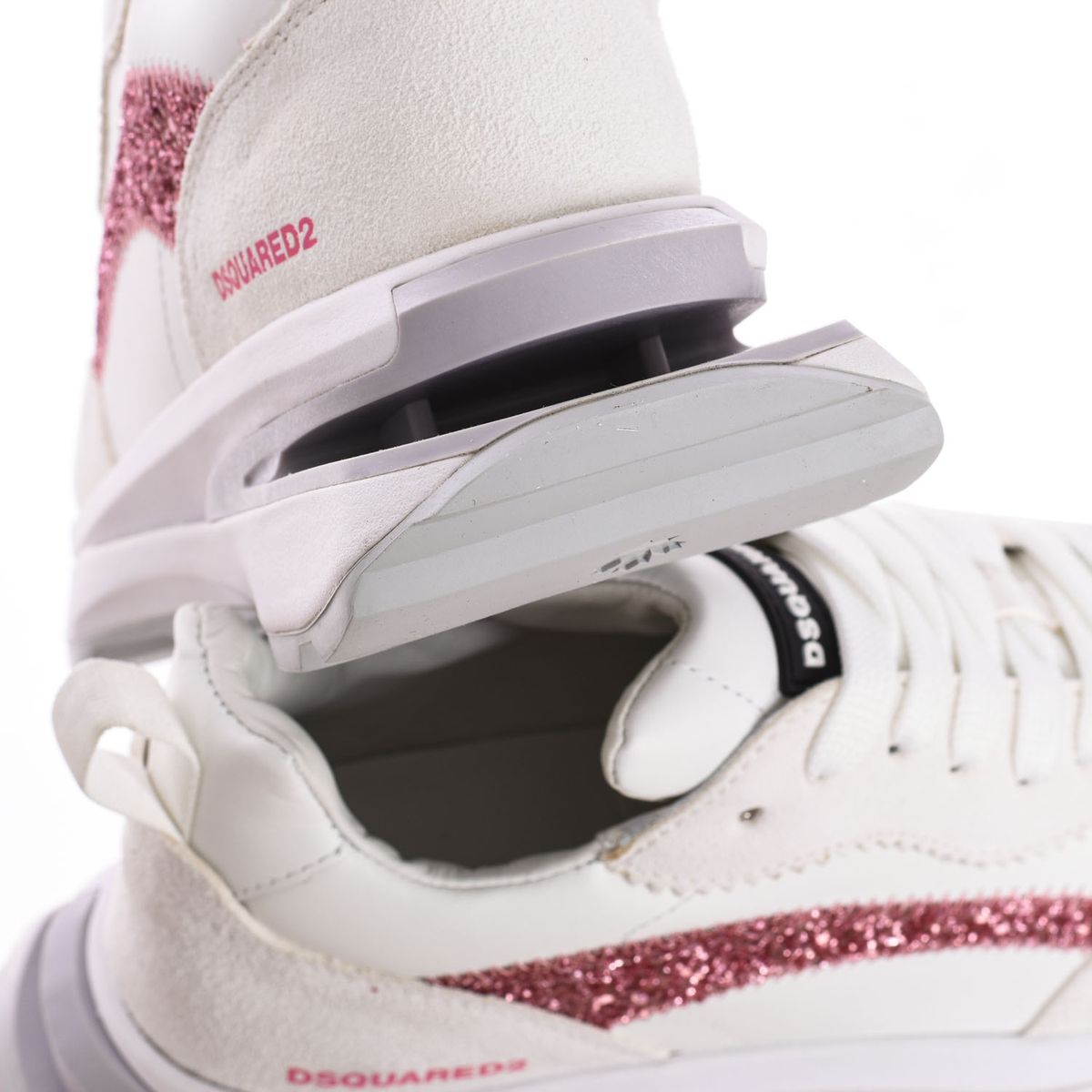 Sneaker mit Glitzerwelle und Slash-Sohle